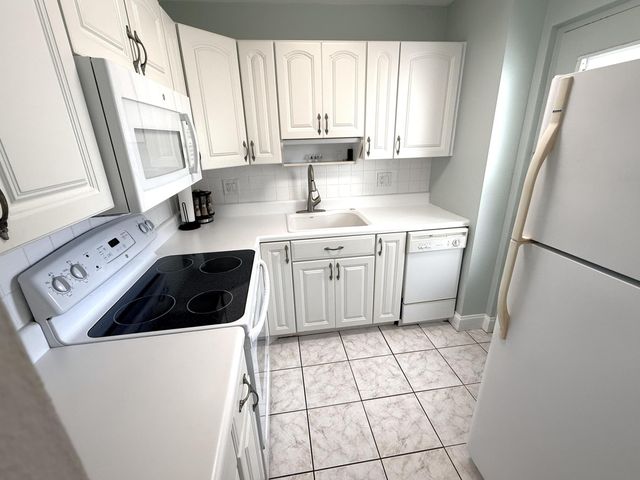 2555 NE 11TH Street 303, Fort Lauderdale, FL 33304