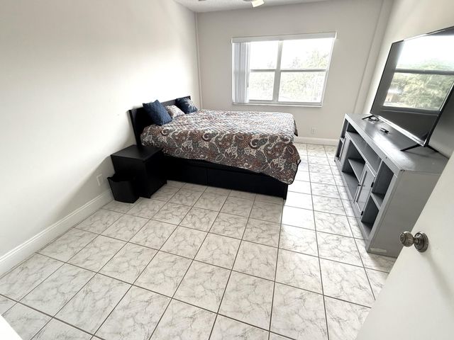 2555 NE 11TH Street 303, Fort Lauderdale, FL 33304