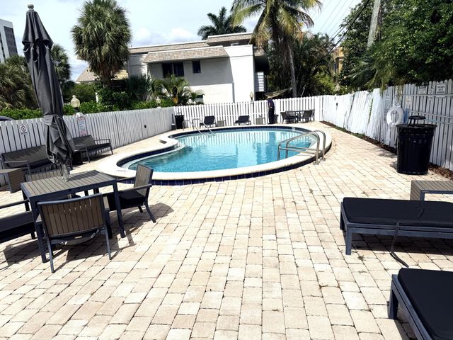 2555 NE 11TH Street 303, Fort Lauderdale, FL 33304