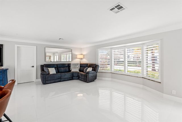 4000 NE 24th Avenue, Lighthouse Point, FL 33064