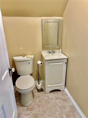 215 Melvin Dr, West Mifflin, PA 15236