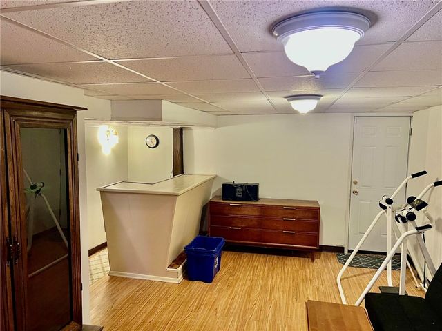 215 Melvin Dr, West Mifflin, PA 15236