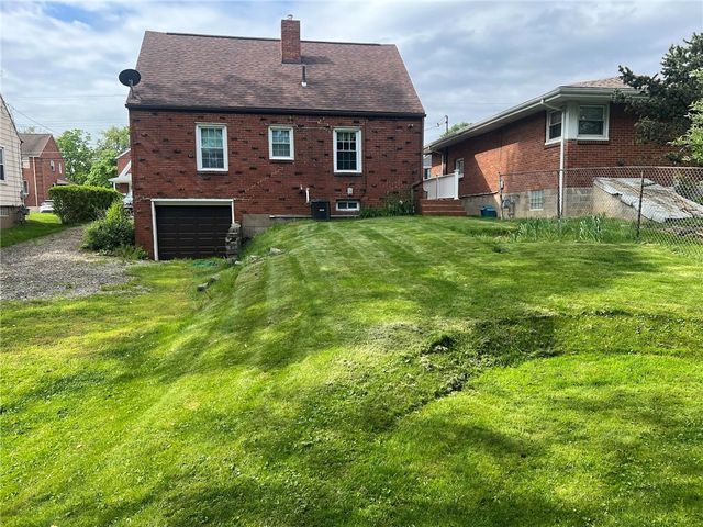 215 Melvin Dr, West Mifflin, PA 15236