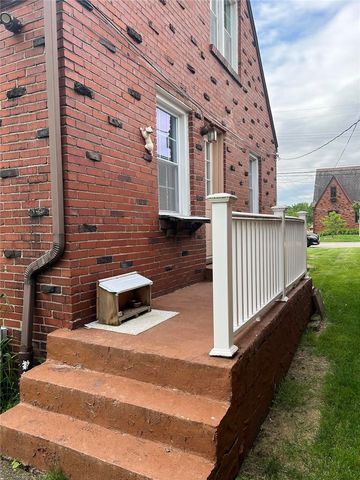 215 Melvin Dr, West Mifflin, PA 15236