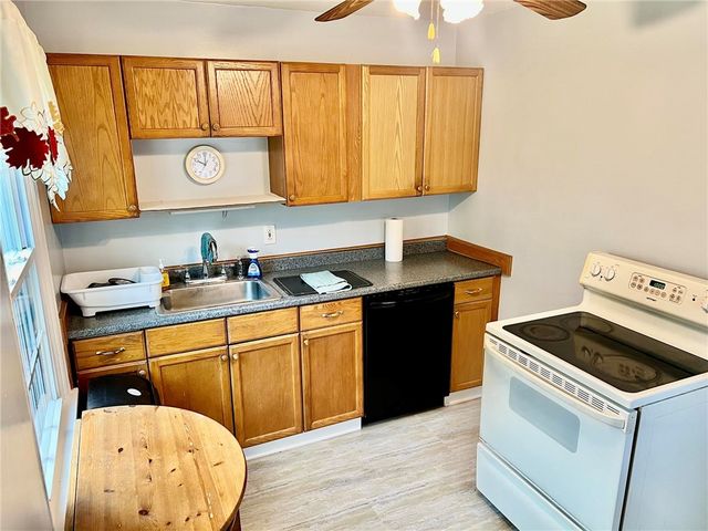 215 Melvin Dr, West Mifflin, PA 15236