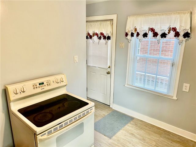 215 Melvin Dr, West Mifflin, PA 15236