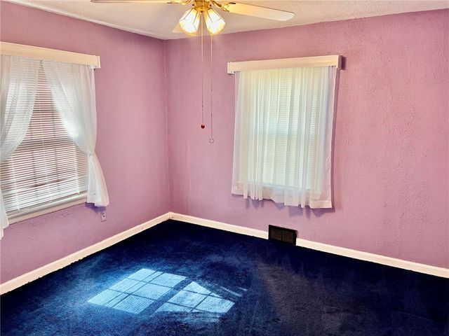 215 Melvin Dr, West Mifflin, PA 15236