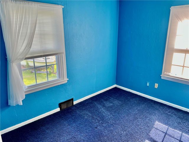 215 Melvin Dr, West Mifflin, PA 15236