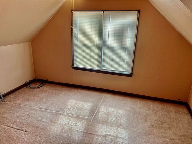 215 Melvin Dr, West Mifflin, PA 15236