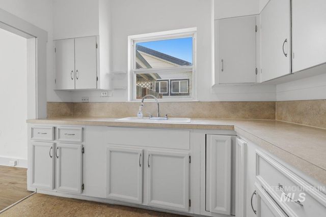 1011.5 10th Ave South, Nampa, ID 83651