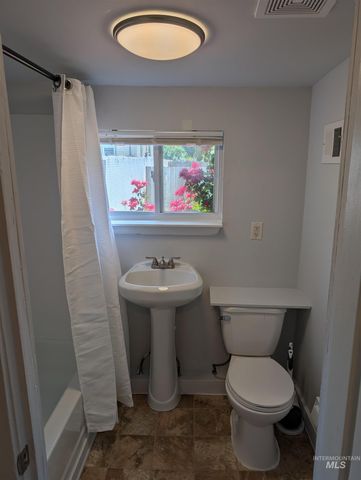 1011.5 10th Ave South, Nampa, ID 83651