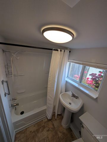 1011.5 10th Ave South, Nampa, ID 83651