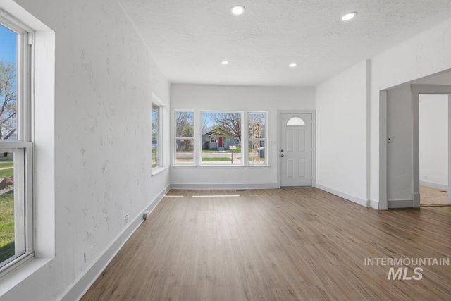 1011.5 10th Ave South, Nampa, ID 83651