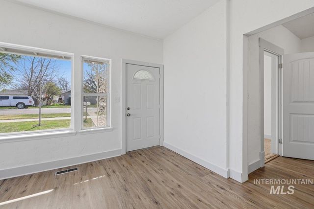 1011.5 10th Ave South, Nampa, ID 83651