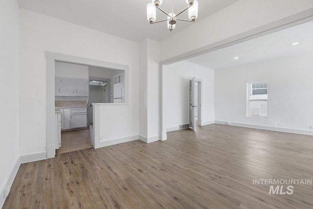 1011.5 10th Ave South, Nampa, ID 83651