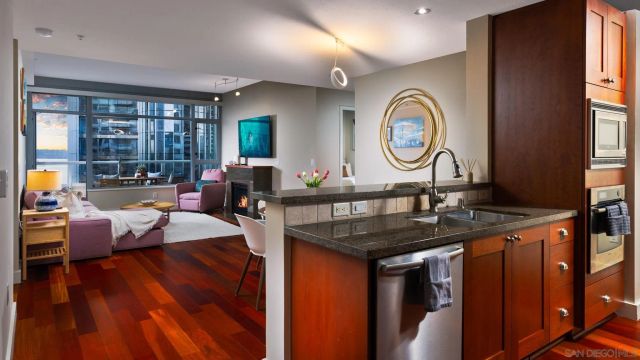700 W E St 1502, San Diego, CA 92101