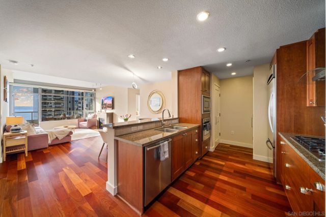 700 W E St 1502, San Diego, CA 92101