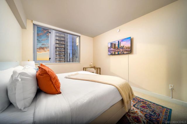 700 W E St 1502, San Diego, CA 92101