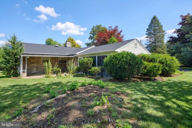 241 CLEARVIEW RD, Hanover, PA 17331