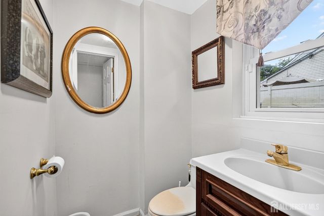 38 Sherwood Avenue, East Brunswick, NJ 08816