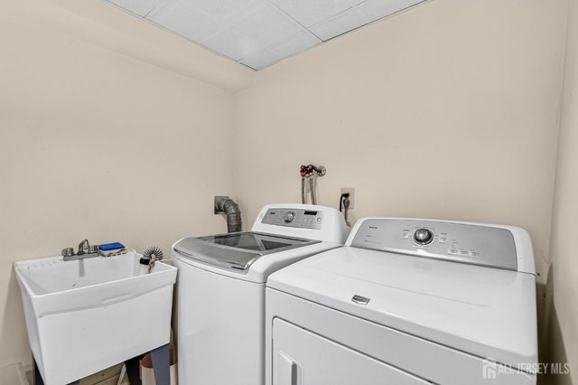 38 Sherwood Avenue, East Brunswick, NJ 08816