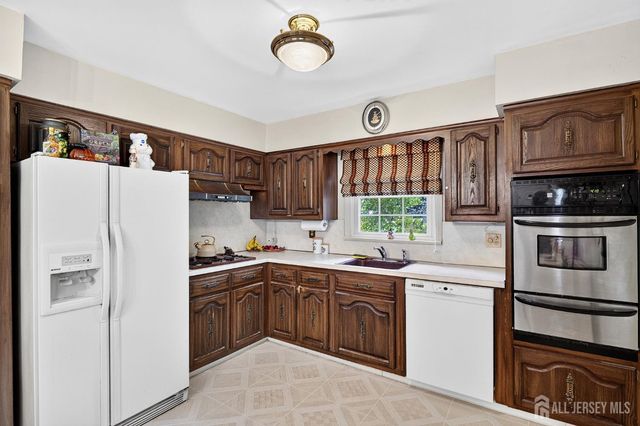 38 Sherwood Avenue, East Brunswick, NJ 08816
