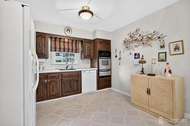38 Sherwood Avenue, East Brunswick, NJ 08816
