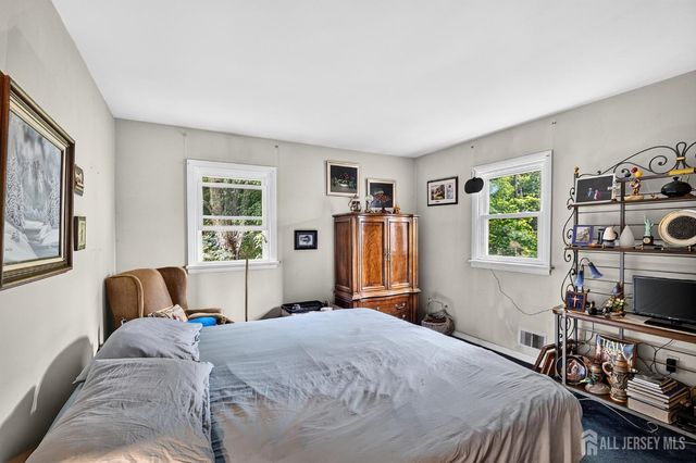 38 Sherwood Avenue, East Brunswick, NJ 08816