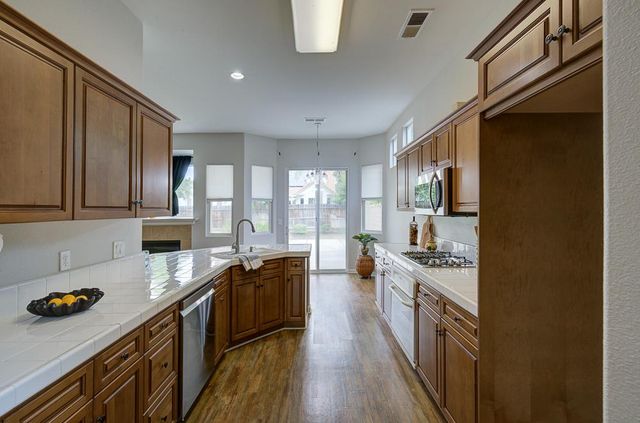 3235 Rall Avenue, Clovis, CA 93619