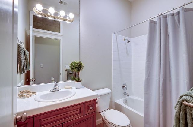 3235 Rall Avenue, Clovis, CA 93619