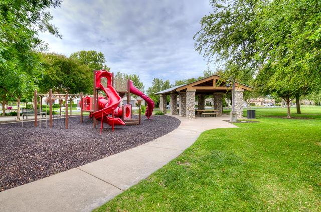 3235 Rall Avenue, Clovis, CA 93619