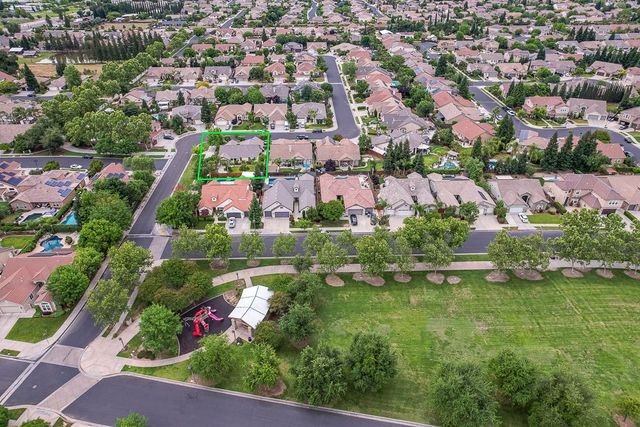 3235 Rall Avenue, Clovis, CA 93619