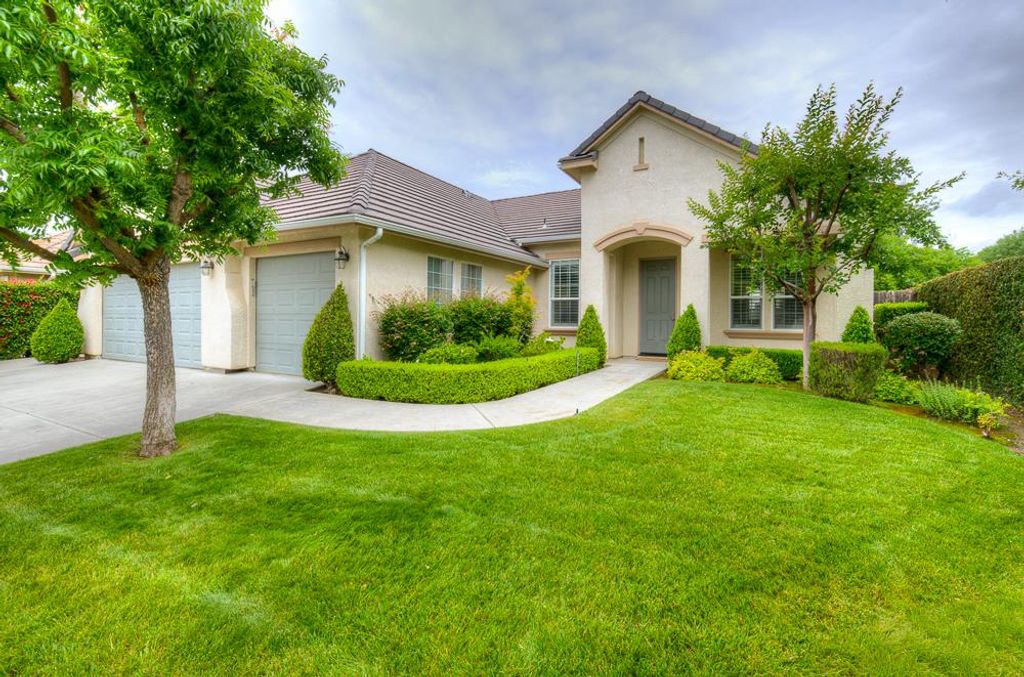 3235 Rall Avenue, Clovis, CA 93619