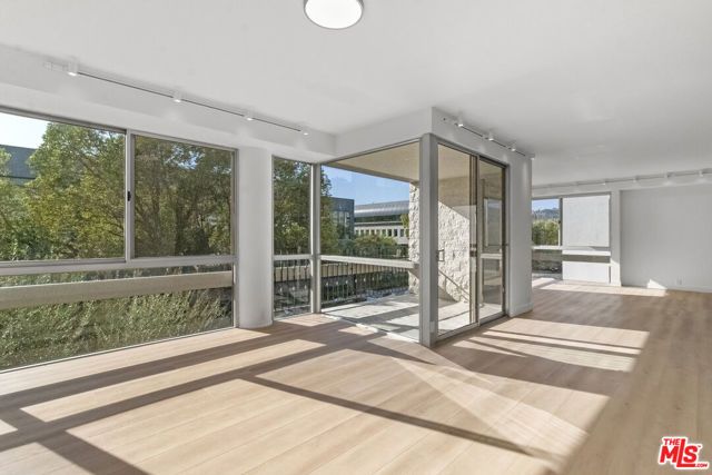 320 N Maple Drive 303, Beverly Hills, CA 90210