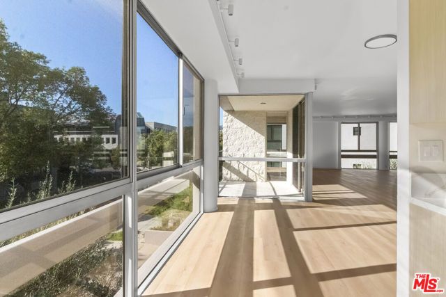 320 N Maple Drive 303, Beverly Hills, CA 90210
