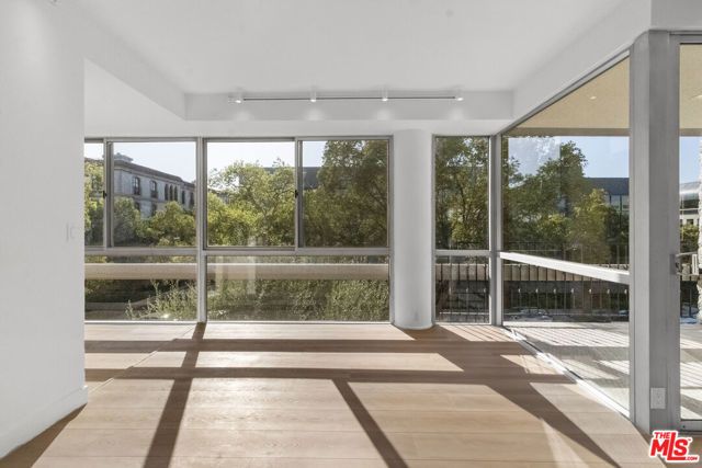 320 N Maple Drive 303, Beverly Hills, CA 90210
