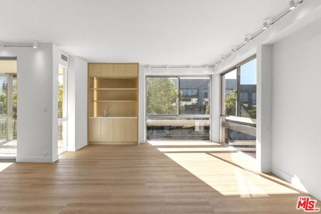 320 N Maple Drive 303, Beverly Hills, CA 90210