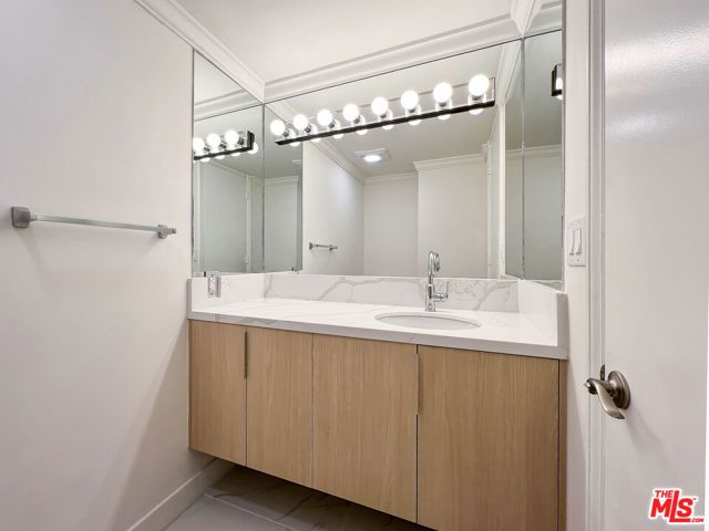 320 N Maple Drive 303, Beverly Hills, CA 90210