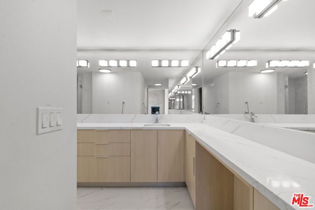 320 N Maple Drive 303, Beverly Hills, CA 90210