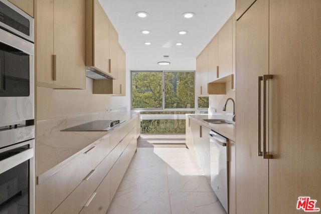 320 N Maple Drive 303, Beverly Hills, CA 90210
