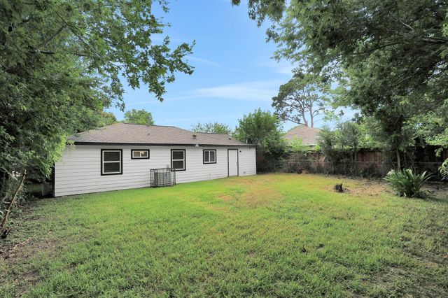 9409 Fairland Drive, Houston, TX 77051