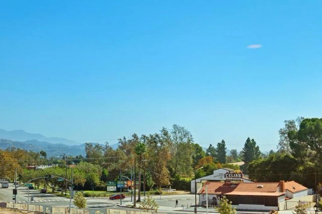 105 Kimberwick Court, Burbank, CA 91506