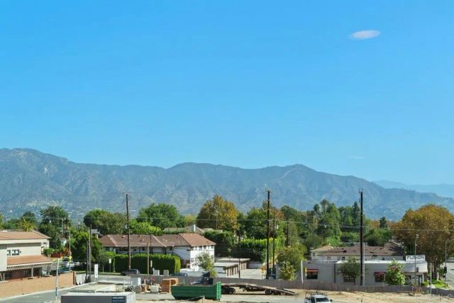 105 Kimberwick Court, Burbank, CA 91506