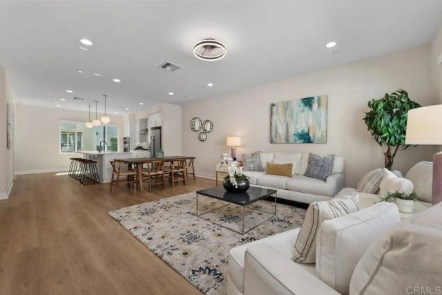 105 Kimberwick Court, Burbank, CA 91506