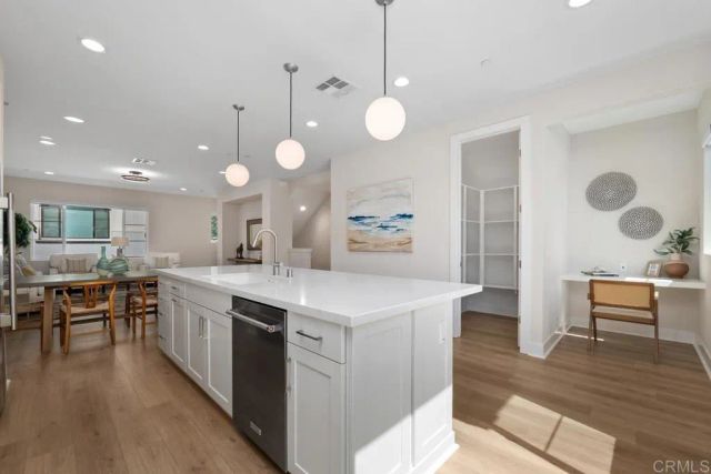 105 Kimberwick Court, Burbank, CA 91506
