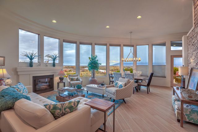 3812 Oxbow Village Lane NW, Albuquerque, NM 87120