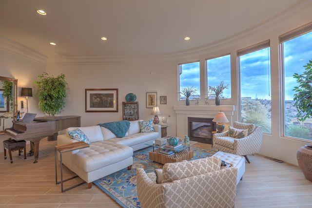 3812 Oxbow Village Lane NW, Albuquerque, NM 87120