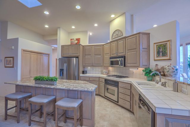 3812 Oxbow Village Lane NW, Albuquerque, NM 87120