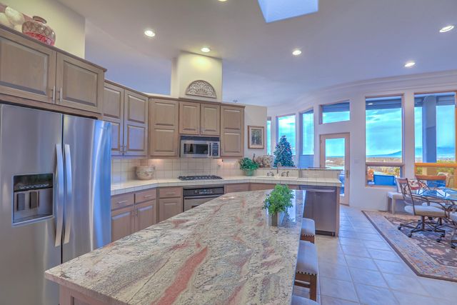 3812 Oxbow Village Lane NW, Albuquerque, NM 87120