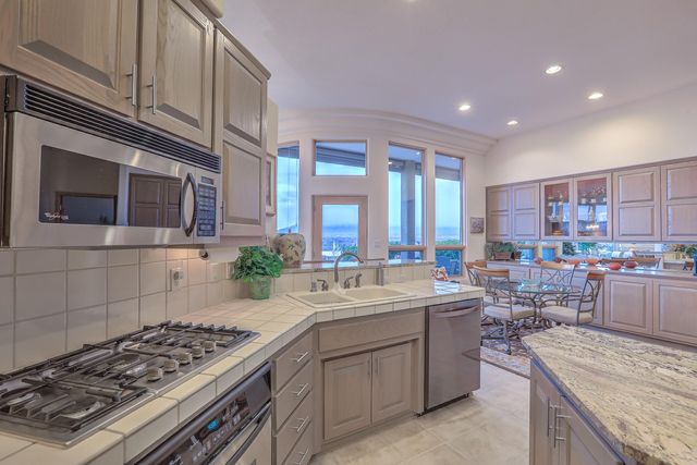 3812 Oxbow Village Lane NW, Albuquerque, NM 87120